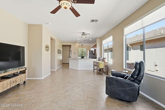 461 W Astruc Drive, Green Valley, AZ 85614