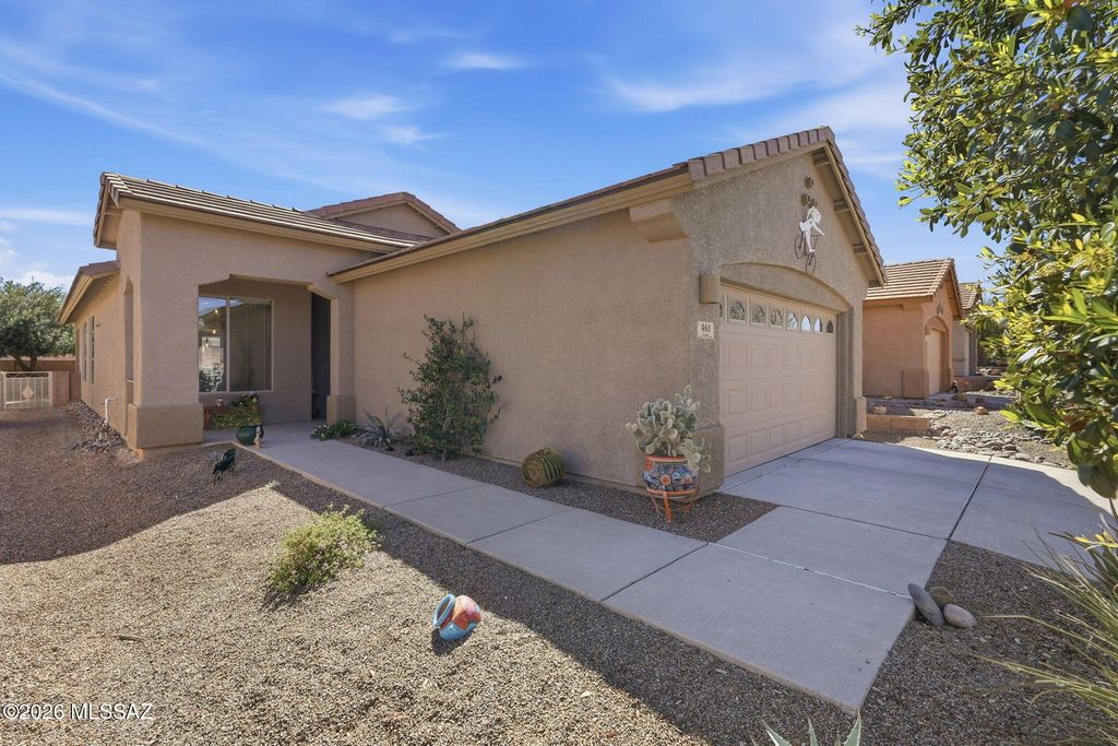 461 W Astruc Drive, Green Valley, AZ 85614