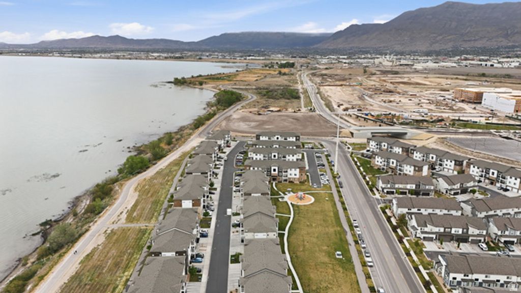 Image 30 of property listing at 698 N 380 W #AA 303, Vineyard, UT 84059
