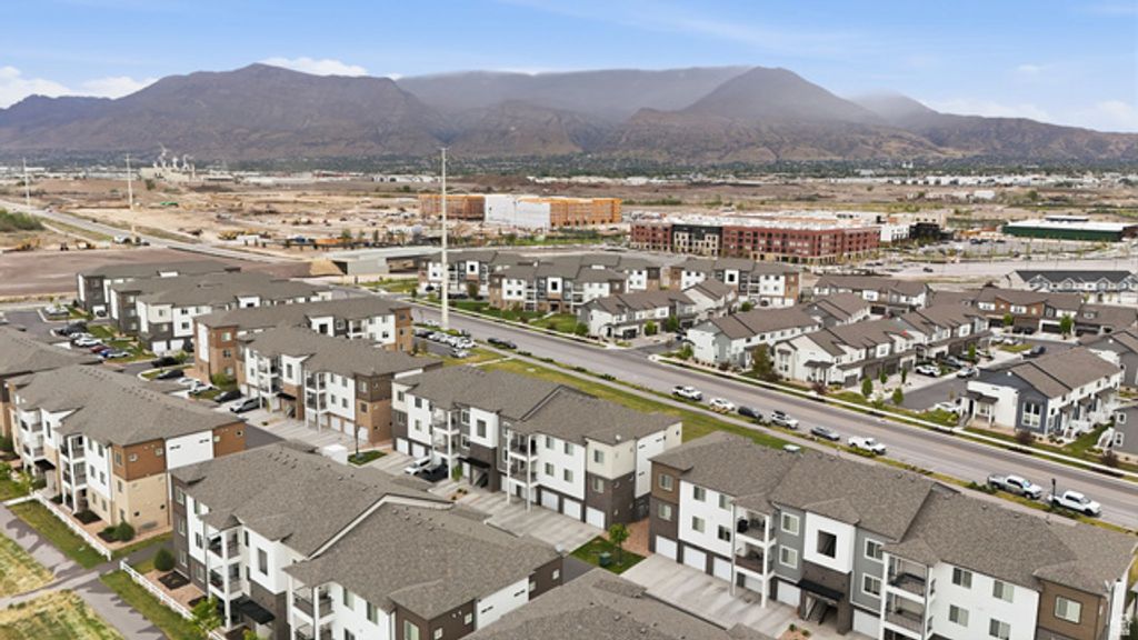 Image 31 of property listing at 698 N 380 W #AA 303, Vineyard, UT 84059