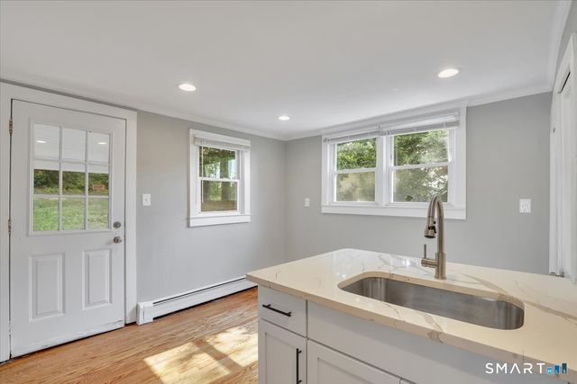 16 Strong Street, Burlington, CT 06013