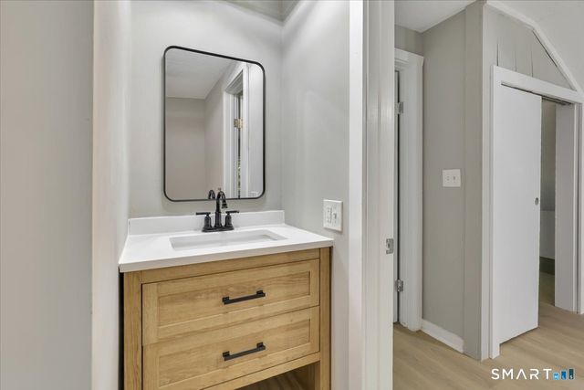 16 Strong Street, Burlington, CT 06013