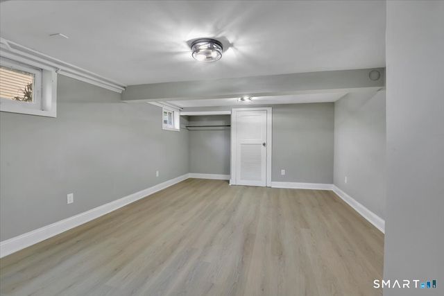 16 Strong Street, Burlington, CT 06013