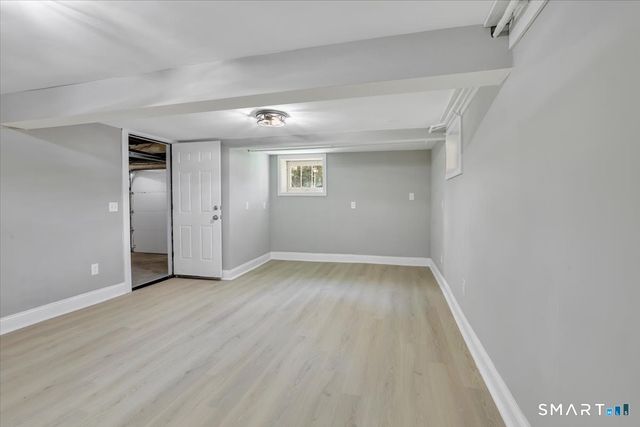 16 Strong Street, Burlington, CT 06013