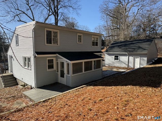 16 Strong Street, Burlington, CT 06013