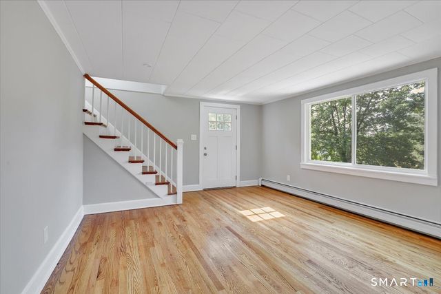 16 Strong Street, Burlington, CT 06013