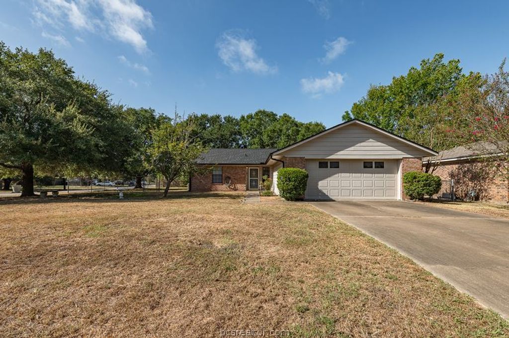 4210 Green Valley Drive, Bryan, TX 77802 — exterior