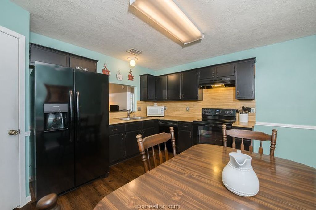 4210 Green Valley Drive, Bryan, TX 77802 — photo 3
