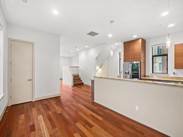 1742 Nw RIVERSCAPE St 1742, Portland, OR 97209