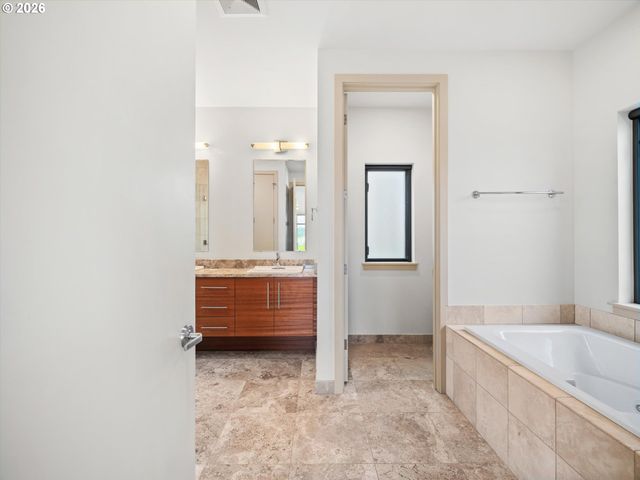 1742 Nw RIVERSCAPE St 1742, Portland, OR 97209