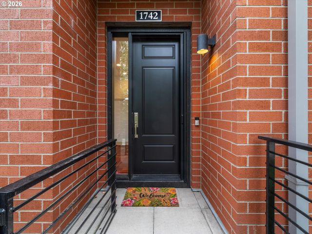 1742 Nw RIVERSCAPE St 1742, Portland, OR 97209