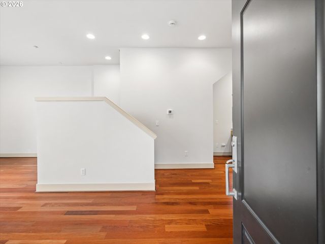 1742 Nw RIVERSCAPE St 1742, Portland, OR 97209