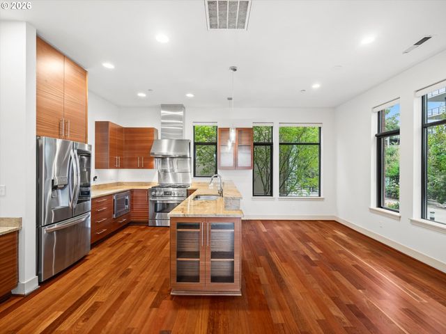 1742 Nw RIVERSCAPE St 1742, Portland, OR 97209