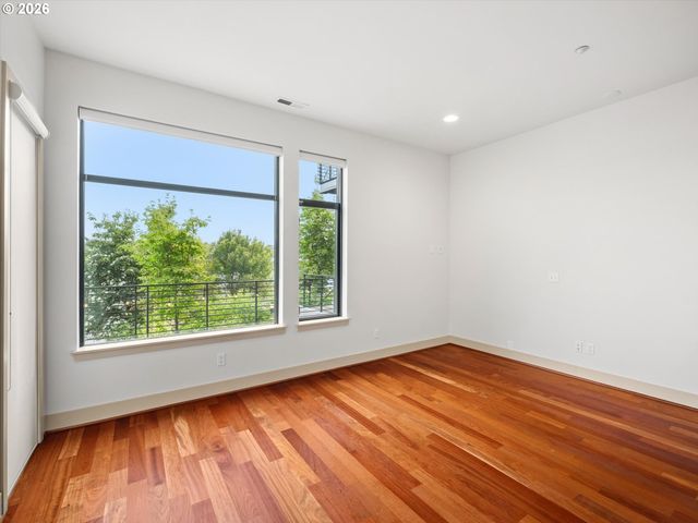 1742 Nw RIVERSCAPE St 1742, Portland, OR 97209