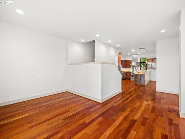 1742 Nw RIVERSCAPE St 1742, Portland, OR 97209