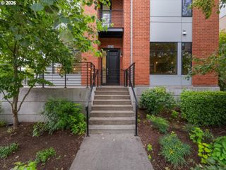 1742 Nw RIVERSCAPE St 1742, Portland, OR 97209