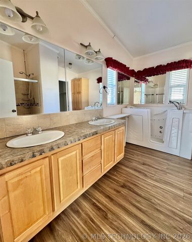 421830 E 1162 Road, Eufaula, OK 74432