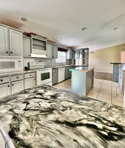 421830 E 1162 Road, Eufaula, OK 74432