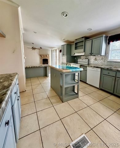 421830 E 1162 Road, Eufaula, OK 74432