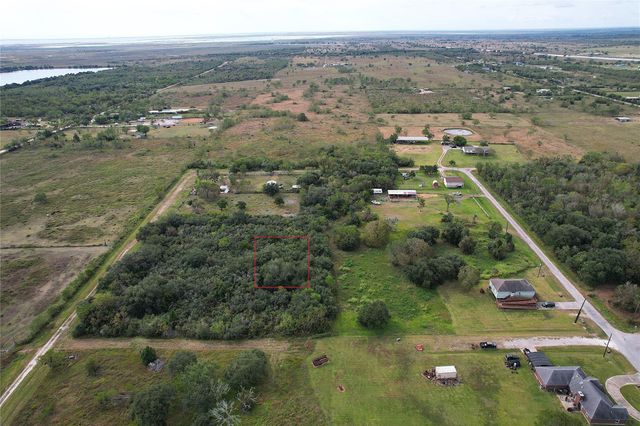 0 Mike, Hitchcock, TX 77563