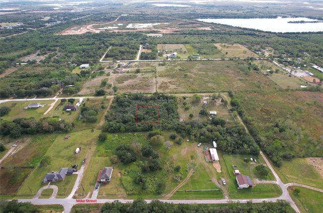 0 Mike, Hitchcock, TX 77563