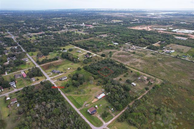 0 Mike, Hitchcock, TX 77563