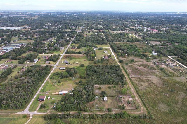 0 Mike, Hitchcock, TX 77563