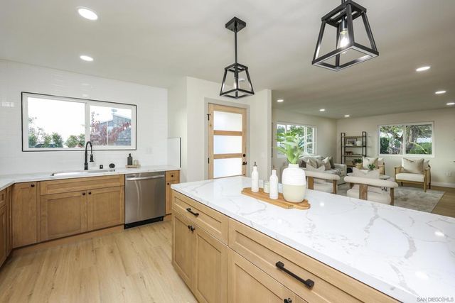103 Howell Heights, Escondido, CA 92025
