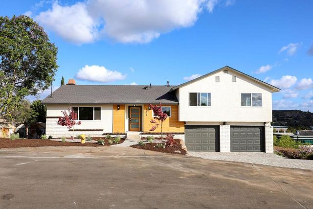 103 Howell Heights, Escondido, CA 92025