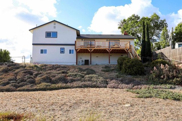 103 Howell Heights, Escondido, CA 92025