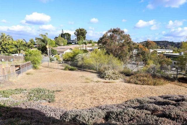 103 Howell Heights, Escondido, CA 92025