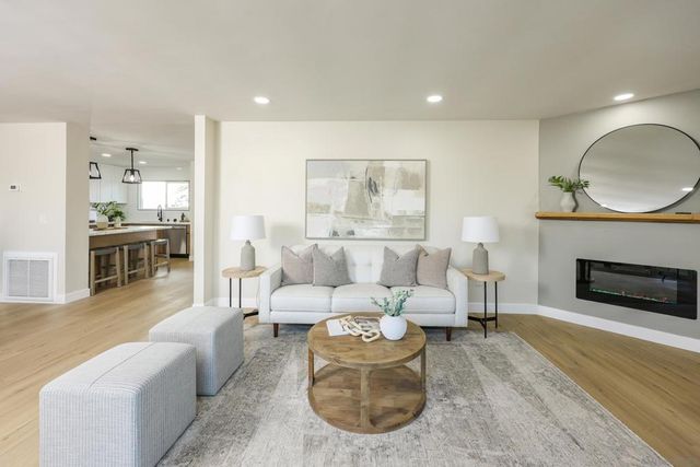 103 Howell Heights, Escondido, CA 92025