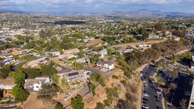 103 Howell Heights, Escondido, CA 92025