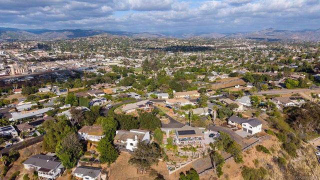 103 Howell Heights, Escondido, CA 92025