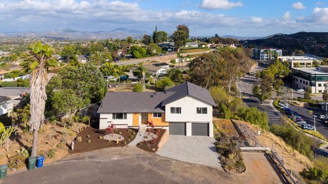 103 Howell Heights, Escondido, CA 92025