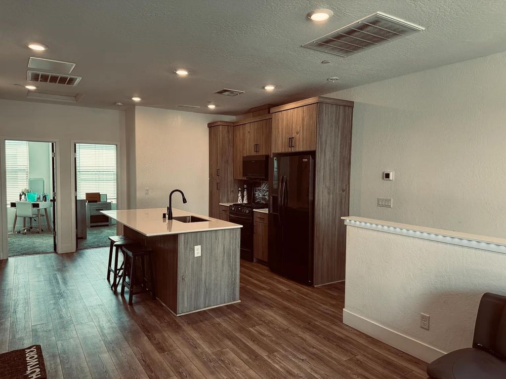 Image 1 of property listing at 413 W Mahogany Lane, Clovis, CA 93611