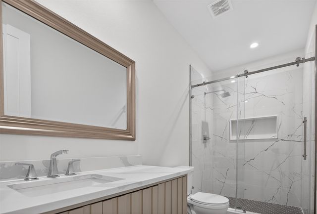 705 Heather Woods Drive, Tool, TX 75143