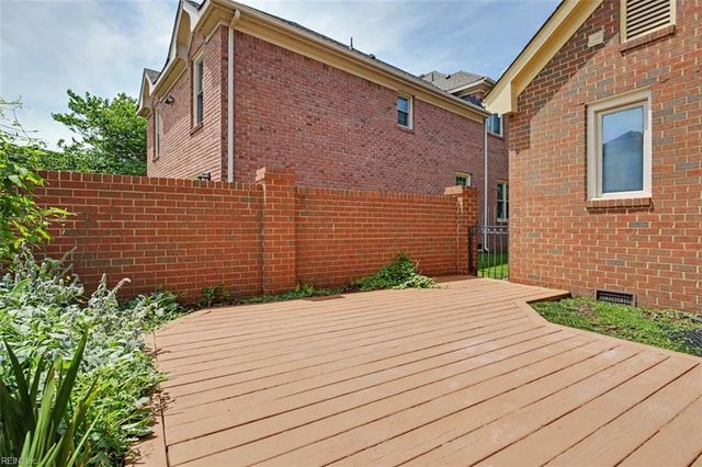 1521 Bordeaux PL, Norfolk, VA 23509
