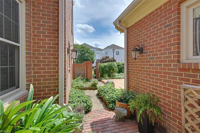 1521 Bordeaux PL, Norfolk, VA 23509