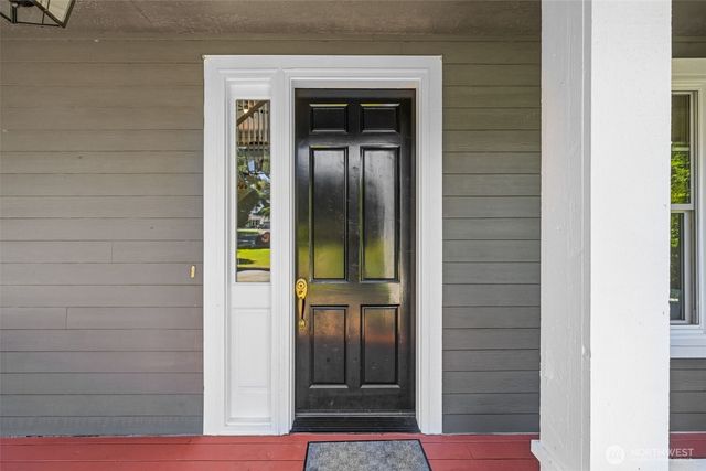 2714 Parkway Drive W, Tacoma, WA 98466