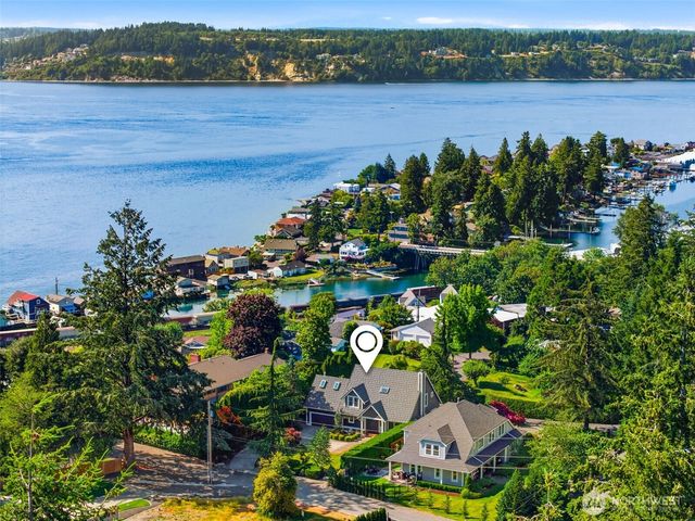 2714 Parkway Drive W, Tacoma, WA 98466