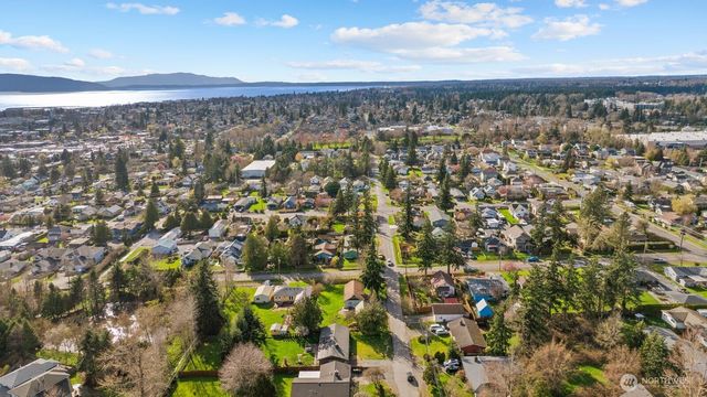 1408 E Maryland St, Bellingham, WA 98226