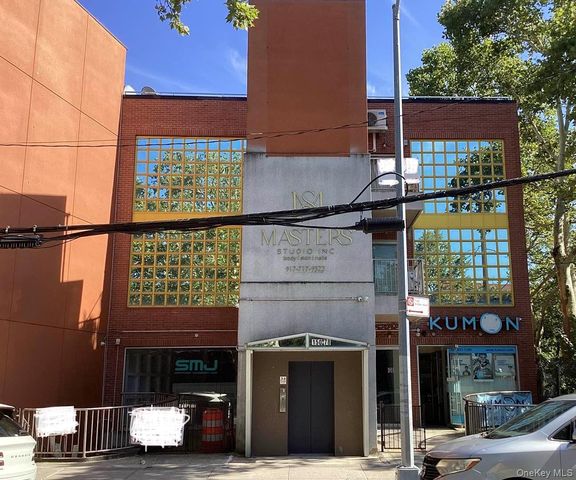 15078 70th Road, Flushing, NY 11367