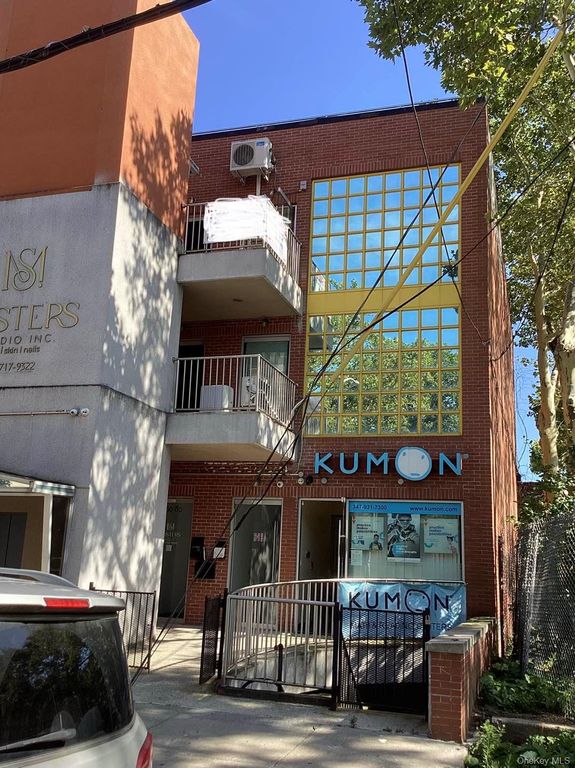 15078 70th Road, Flushing, NY 11367