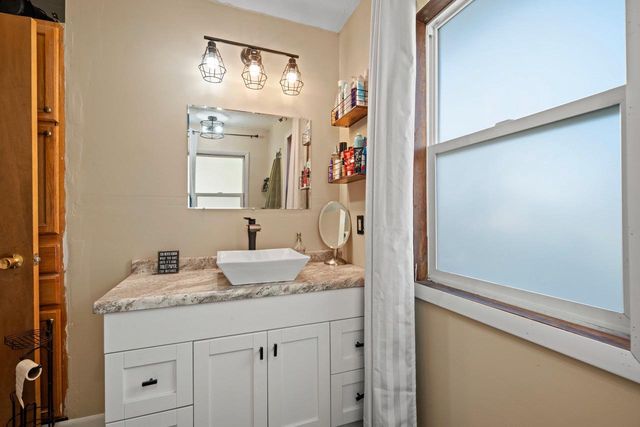 106 N LEMKE STREET, Cecil, WI 54111