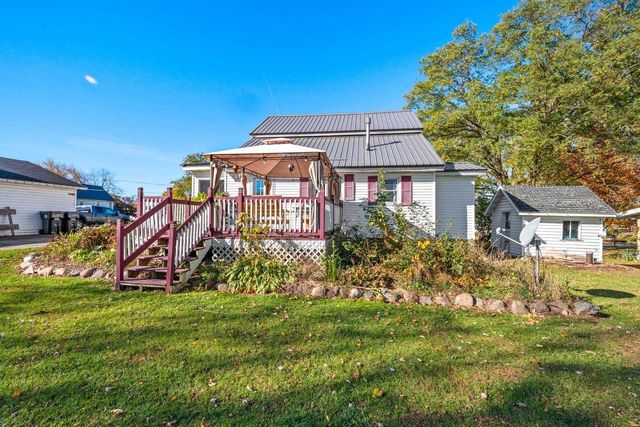 106 N LEMKE STREET, Cecil, WI 54111