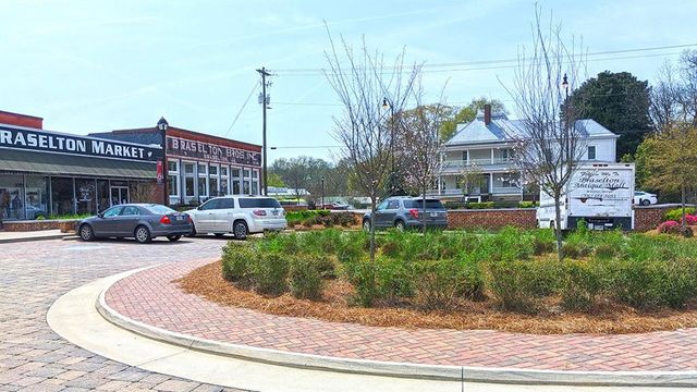 374 Murray Lane, Hoschton, GA 30548