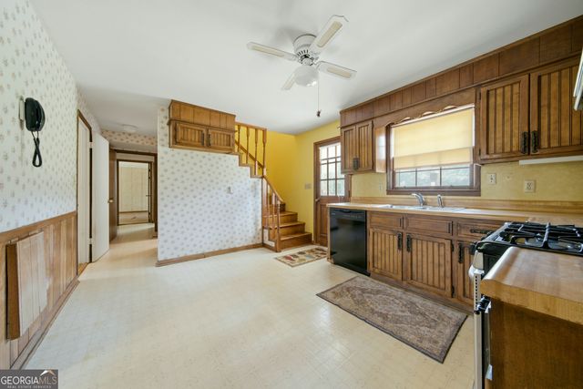 607 Grant Road, Brooks, GA 30205