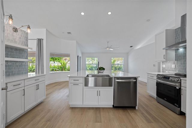 5923 Loxahatchee Pines Drive, Jupiter, FL 33458