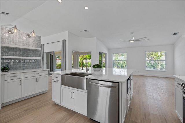 5923 Loxahatchee Pines Drive, Jupiter, FL 33458